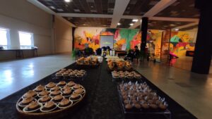 Mesa com coffee break em um evento corporativo na Aldeia Coworking
