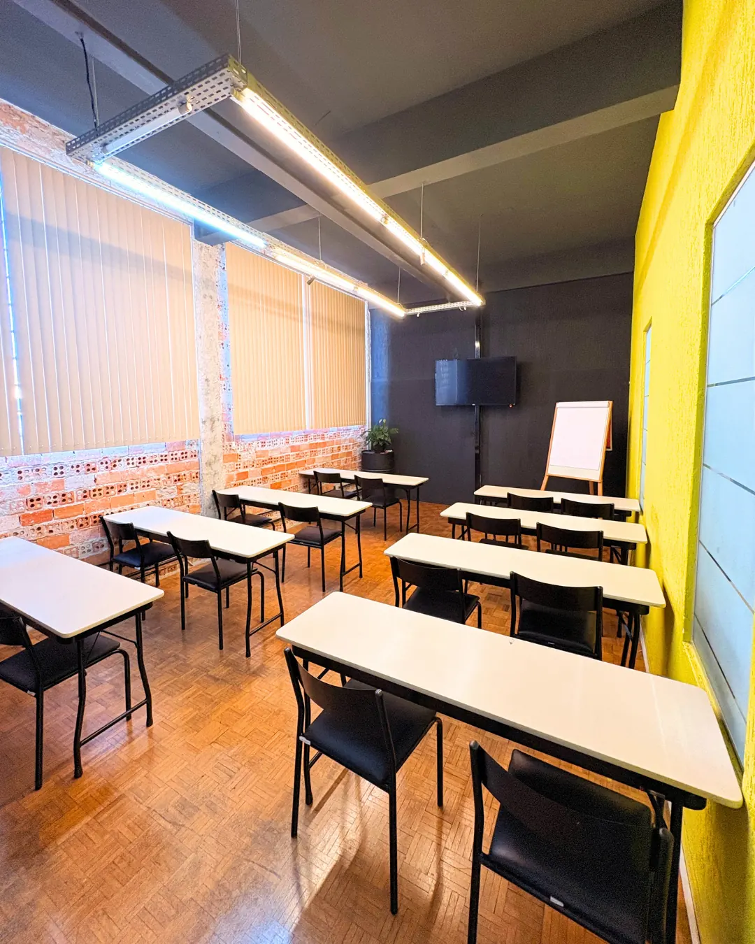 Sala da Aldeia preparada para reunião em Curitiba